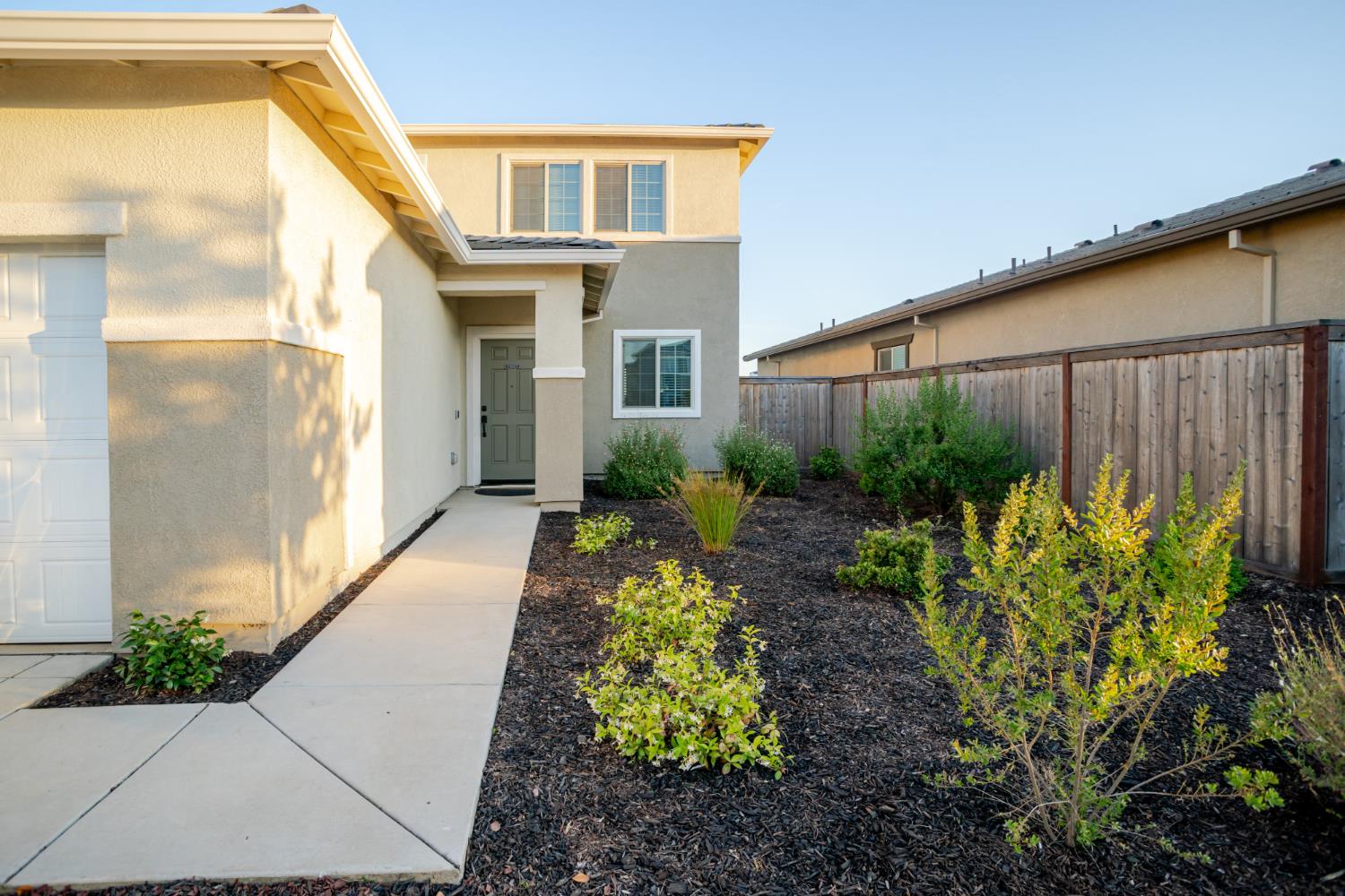 Detail Gallery Image 3 of 43 For 12808 Scholarly Way, Rancho Cordova,  CA 95742 - 5 Beds | 3/1 Baths