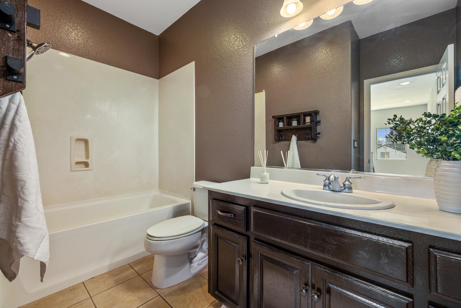 Detail Gallery Image 22 of 40 For 5301 Darpinian Ct, Riverbank,  CA 95367 - 3 Beds | 2/1 Baths