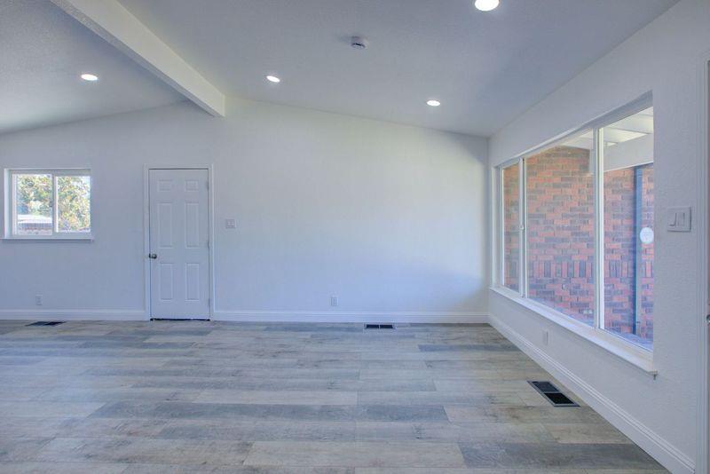Detail Gallery Image 5 of 32 For 3212 Triplett St, Modesto,  CA 95355 - 3 Beds | 2 Baths