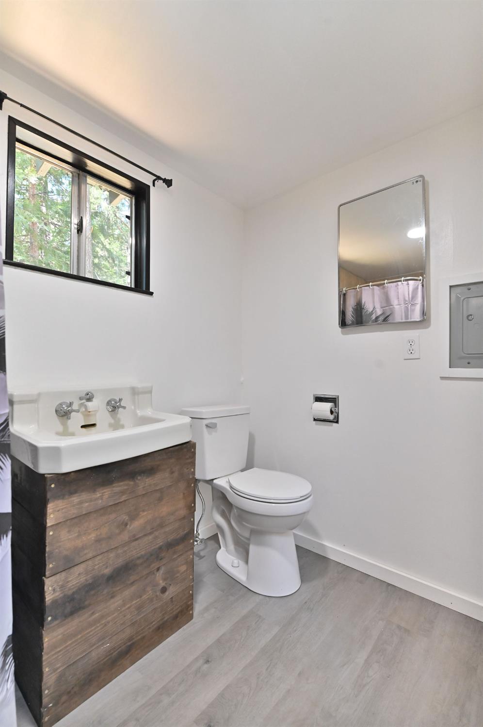 Detail Gallery Image 17 of 31 For 1216 Railroad Flat Rd, Mokelumne Hill,  CA 95245 - 1 Beds | 1 Baths