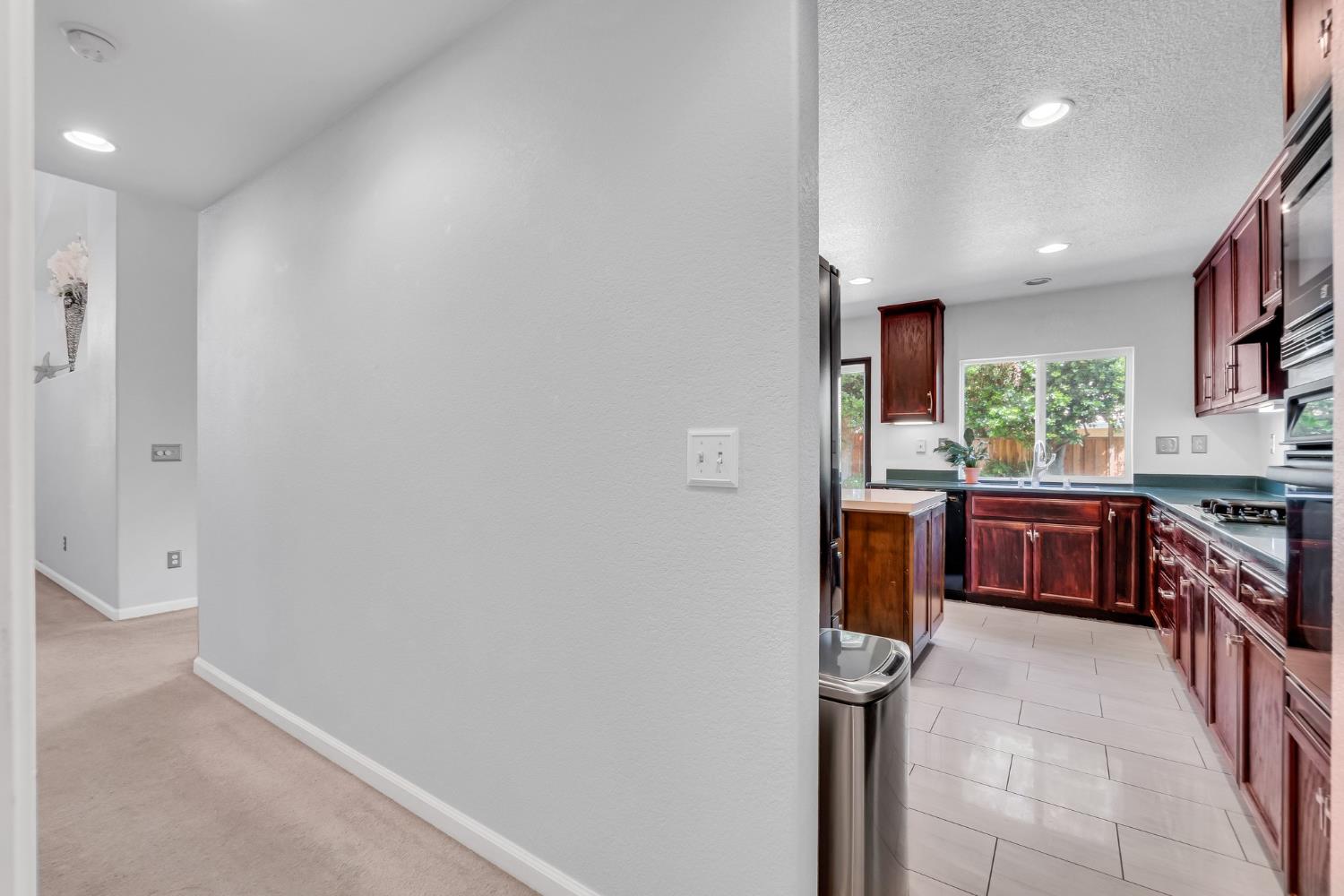 Detail Gallery Image 17 of 90 For 3309 Kittiwake Dr, Sacramento,  CA 95833 - 5 Beds | 3 Baths