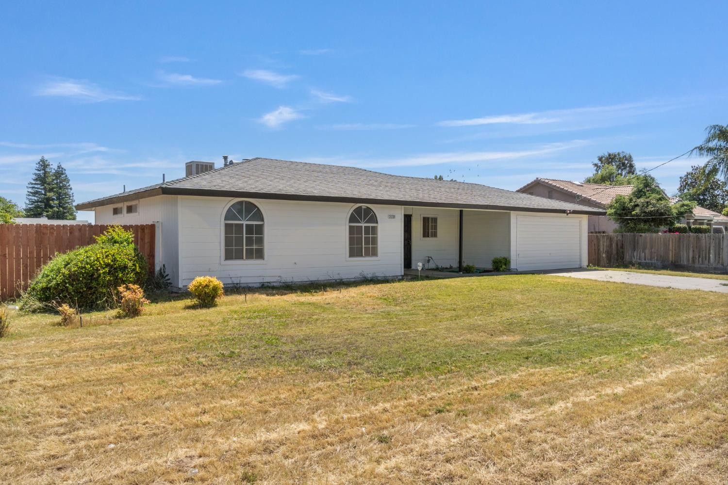 Detail Gallery Image 2 of 22 For 25732 Avenue 17, Madera,  CA 93638 - 3 Beds | 2 Baths