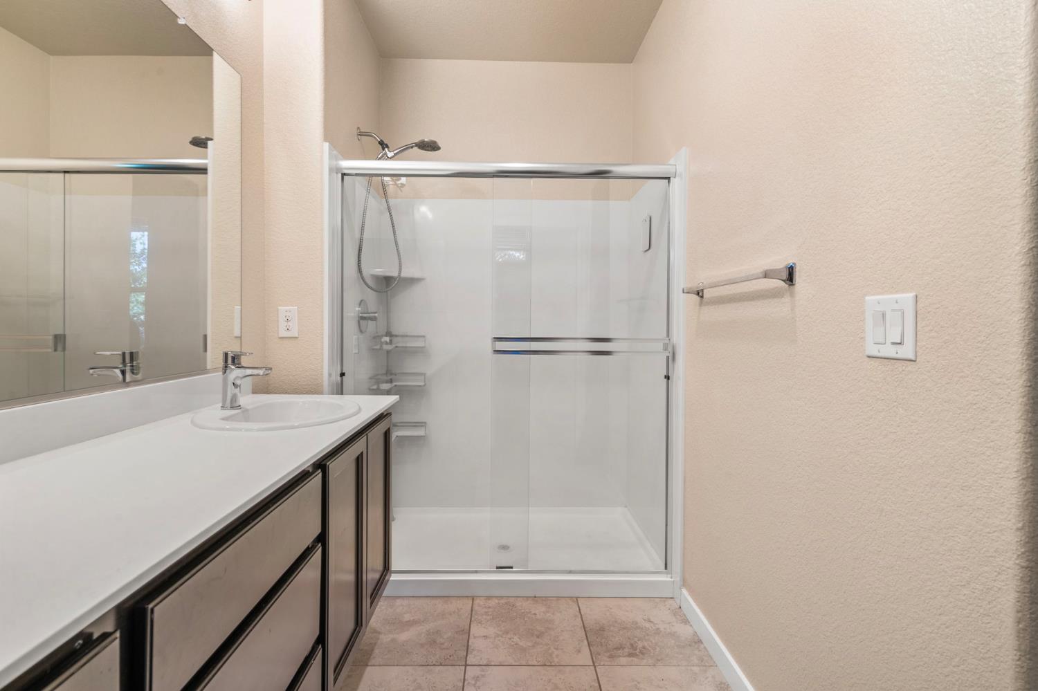 Detail Gallery Image 38 of 39 For 4242 Ocean Ln, Elk Grove,  CA 95757 - 4 Beds | 2/1 Baths