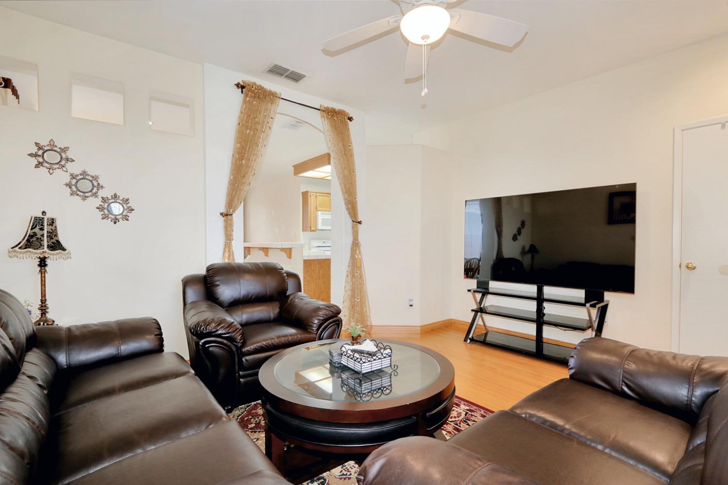 Detail Gallery Image 7 of 38 For 8275 Fanning Way, Sacramento,  CA 95829 - 3 Beds | 2 Baths