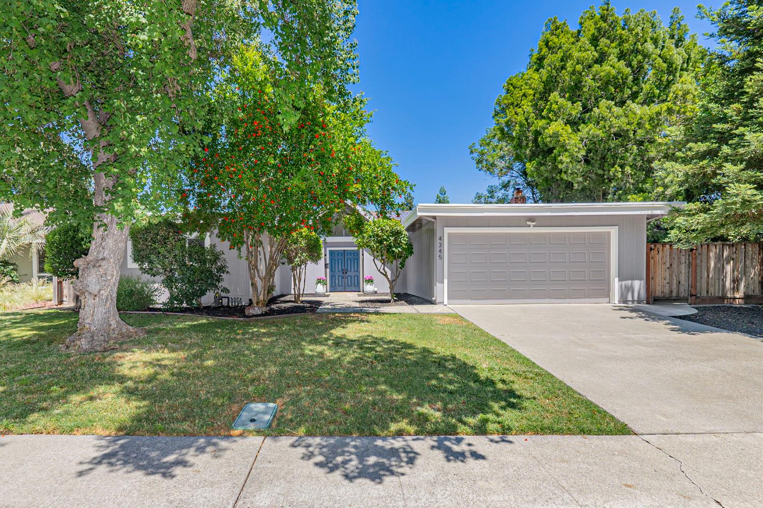 Detail Gallery Image 1 of 31 For 4345 El Macero Dr, Davis,  CA 95618 - 3 Beds | 2 Baths