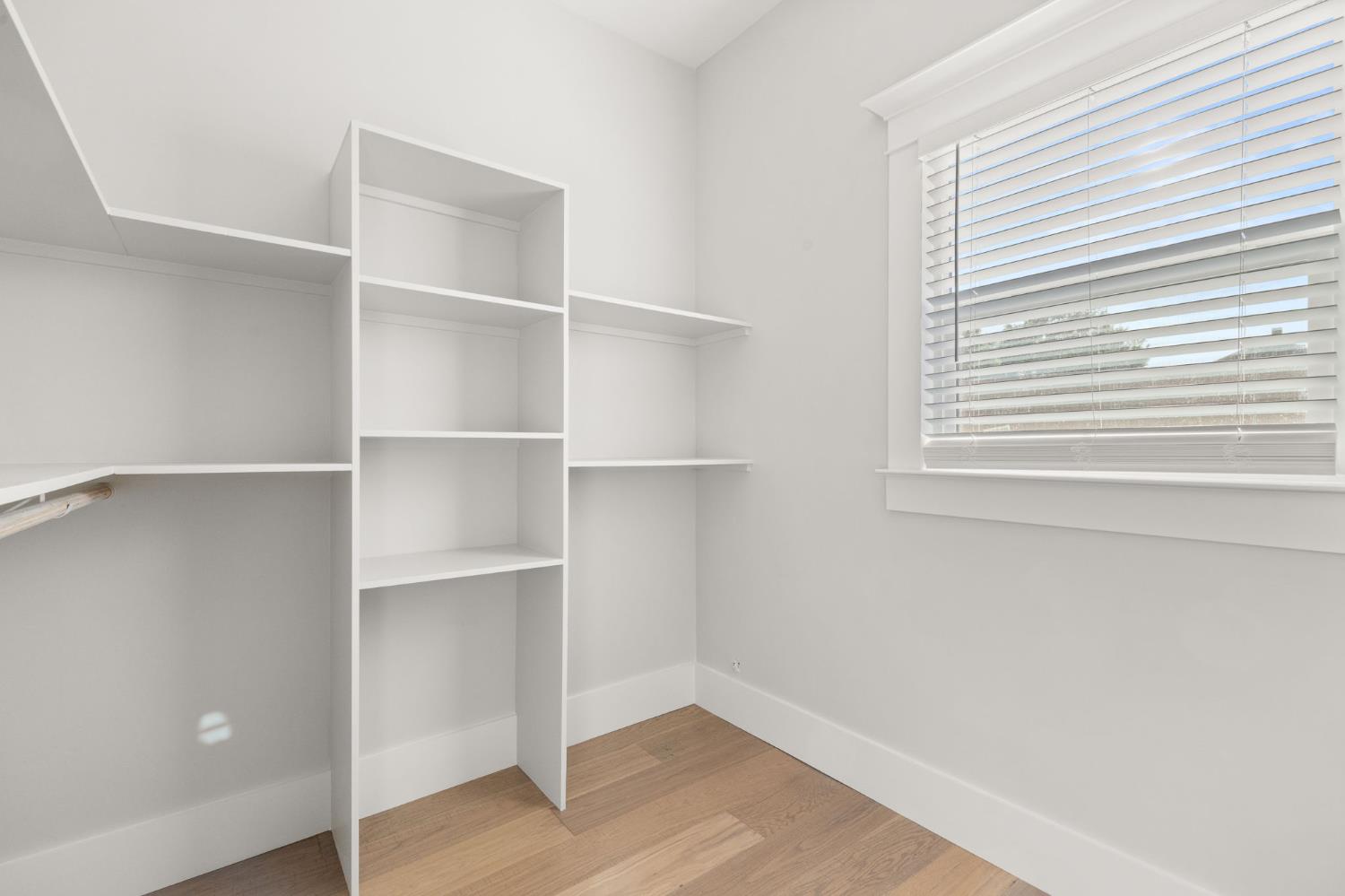 Detail Gallery Image 52 of 73 For 1421 T St, Sacramento,  CA 95811 - 4 Beds | 3 Baths