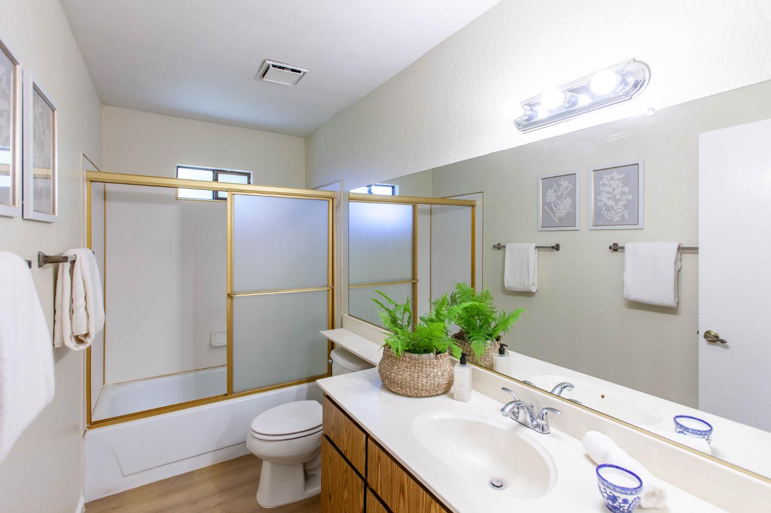 Detail Gallery Image 20 of 28 For 2949 Candido Dr, Sacramento,  CA 95833 - 2 Beds | 2 Baths