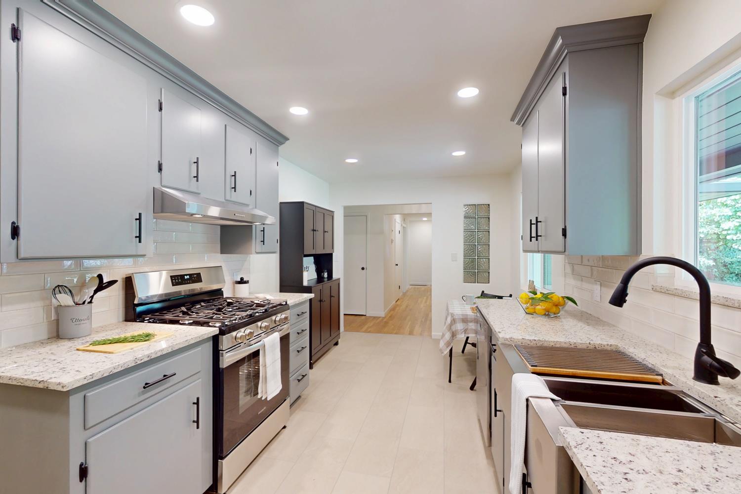 Detail Gallery Image 9 of 56 For 889 Jones Rd, Yuba City,  CA 95991 - 4 Beds | 1/1 Baths