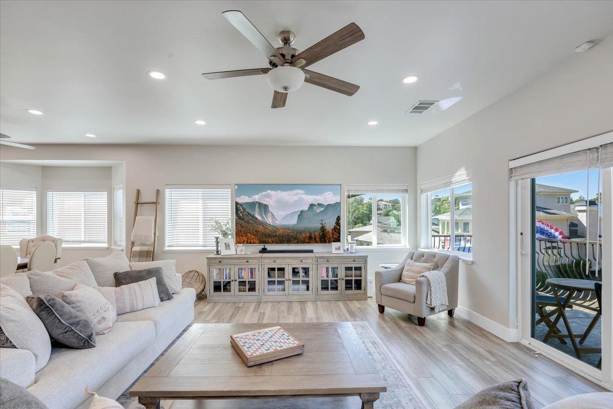 Detail Gallery Image 12 of 99 For 658 Bret Harte Dr #424,  Copperopolis,  CA 95228 - 4 Beds | 4/3 Baths