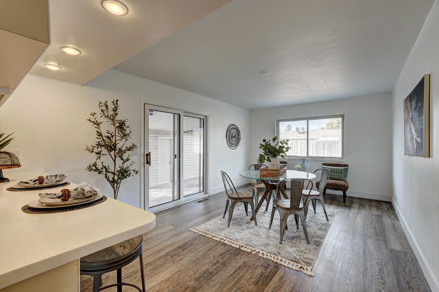 Detail Gallery Image 13 of 34 For 1005 Hillcrest Ave, Roseville,  CA 95678 - 3 Beds | 2 Baths