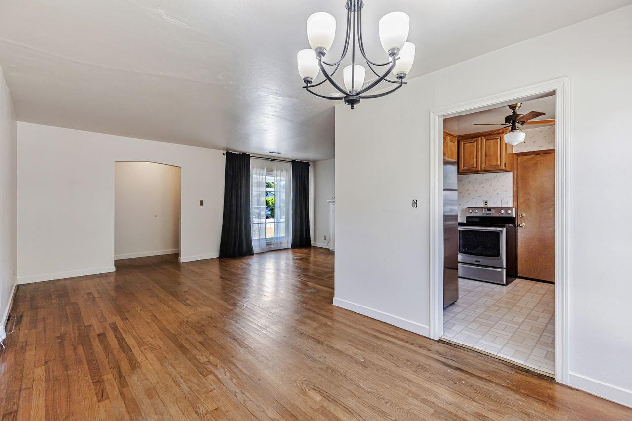 Detail Gallery Image 8 of 23 For 4949 Helen Way, Sacramento,  CA 95818 - 3 Beds | 1 Baths