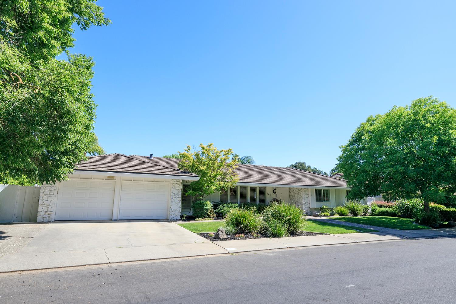 Detail Gallery Image 5 of 99 For 501 Hamden Ln, Modesto,  CA 95350 - 4 Beds | 3 Baths