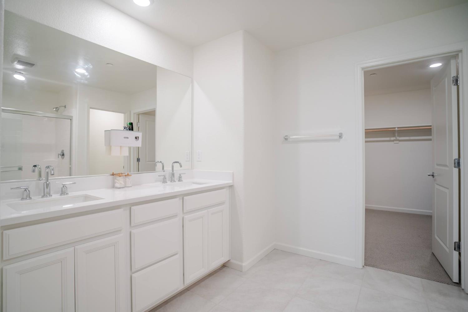 Detail Gallery Image 31 of 43 For 12808 Scholarly Way, Rancho Cordova,  CA 95742 - 5 Beds | 3/1 Baths