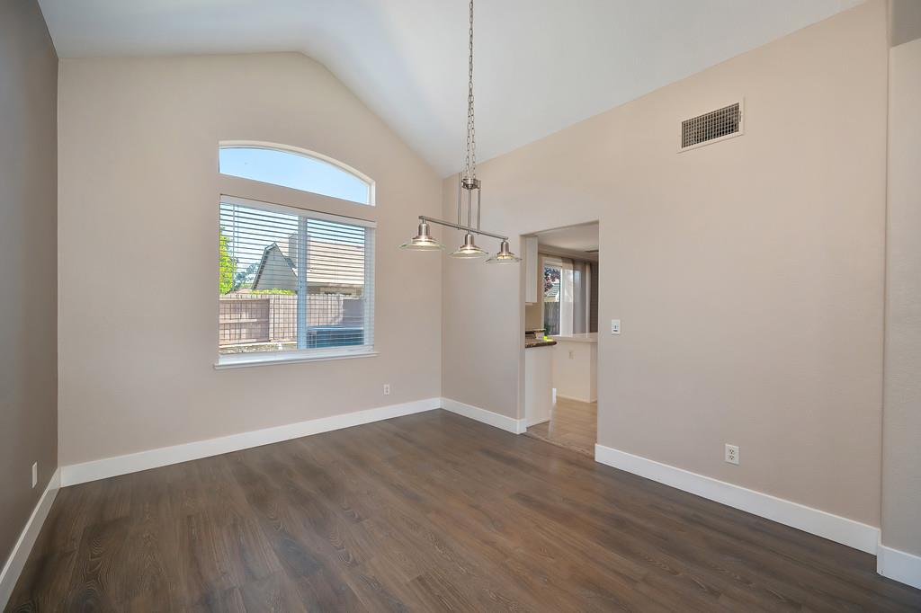 Detail Gallery Image 10 of 52 For 11886 Fire Agate Way, Rancho Cordova,  CA 95742 - 4 Beds | 3 Baths