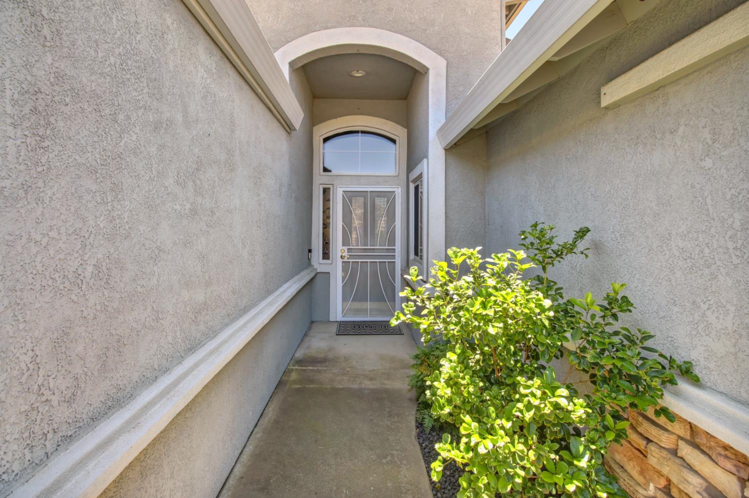 Detail Gallery Image 2 of 38 For 649 Blackstone Ct, Roseville,  CA 95747 - 2 Beds | 2 Baths
