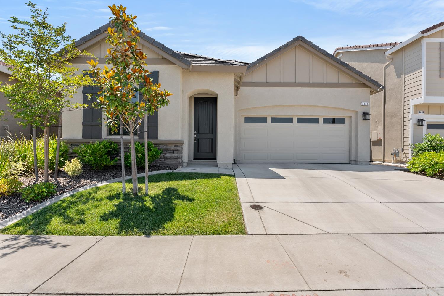 Detail Gallery Image 1 of 56 For 7049 Lakehaven Dr, Roseville,  CA 95747 - 3 Beds | 3 Baths