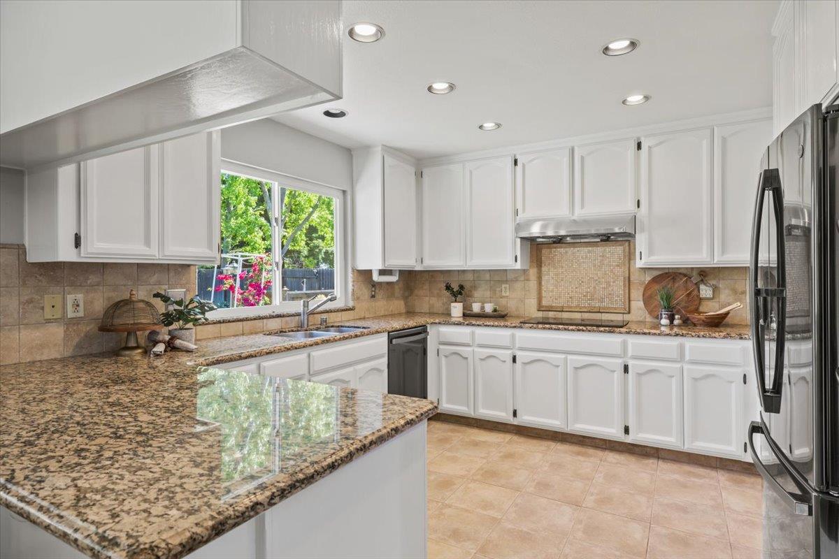 Detail Gallery Image 8 of 35 For 2323 Thistle Down Dr, Roseville,  CA 95661 - 4 Beds | 3 Baths