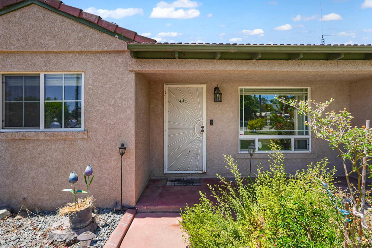 Detail Gallery Image 2 of 51 For 1721 Grimes Ave, Modesto,  CA 95358 - 3 Beds | 2 Baths