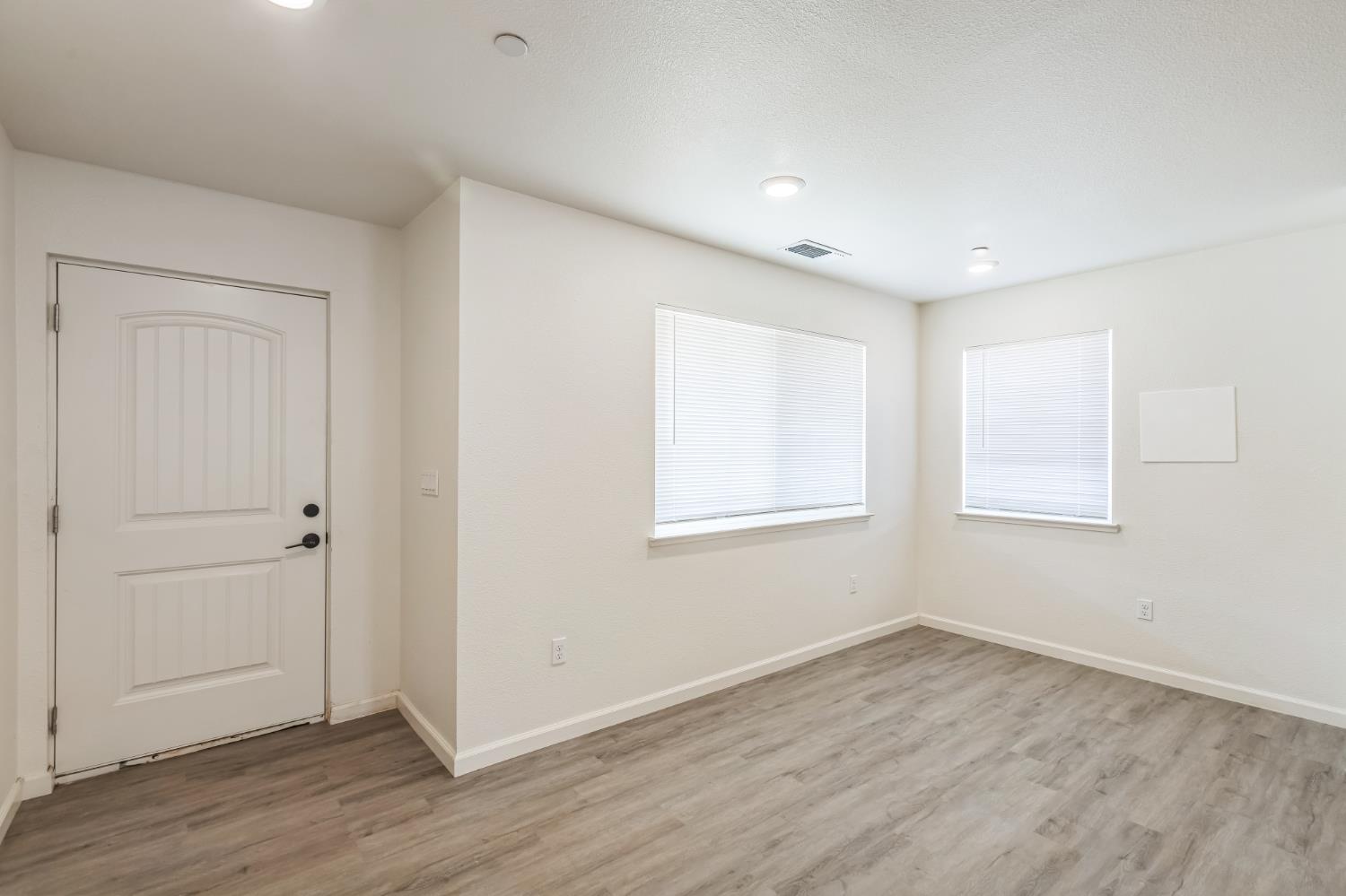 Detail Gallery Image 4 of 30 For 1325 Deodara Way, Paradise,  CA 95969 - 3 Beds | 2/1 Baths