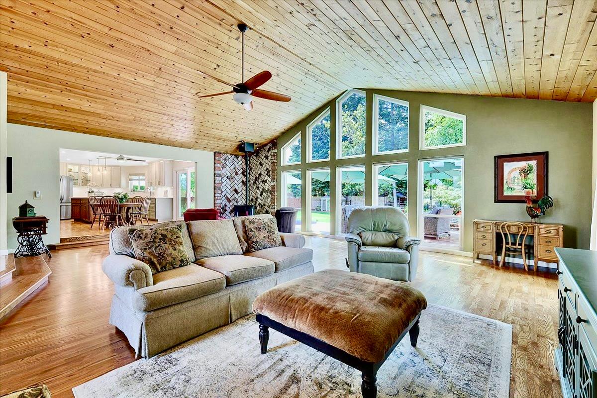 Detail Gallery Image 10 of 62 For 614 Saddleback Dr, Marysville,  CA 95901 - 3 Beds | 2/1 Baths