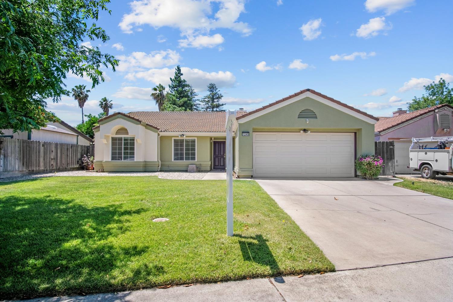 Detail Gallery Image 3 of 26 For 1249 Joett Dr, Turlock,  CA 95380 - 3 Beds | 2 Baths