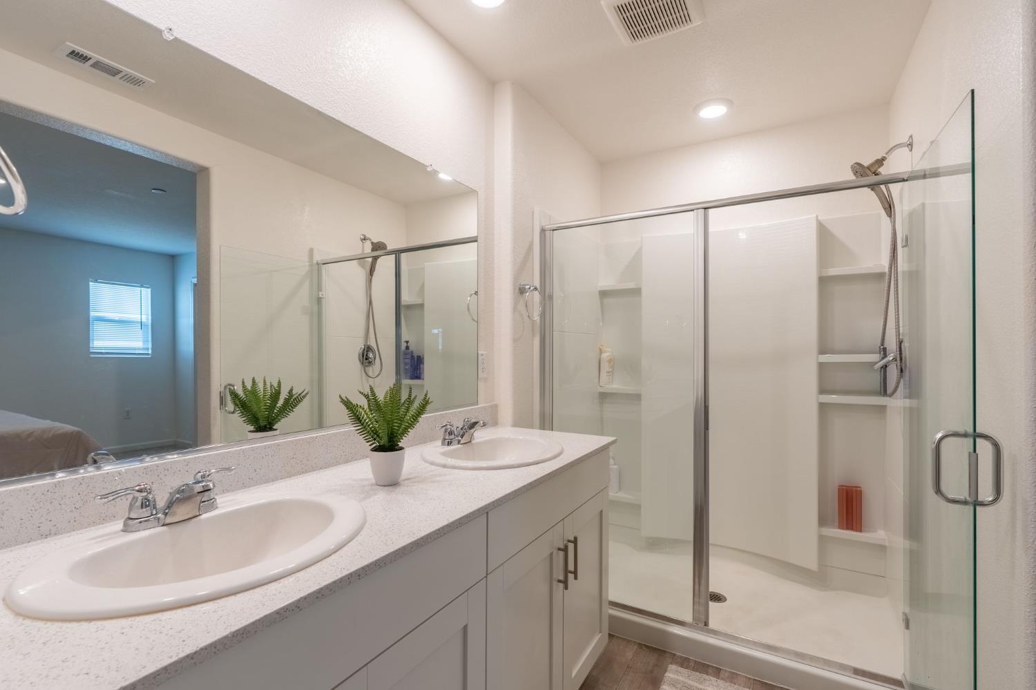 Detail Gallery Image 23 of 32 For 6421 Maple Leaf Ln, Riverbank,  CA 95367 - 5 Beds | 3 Baths