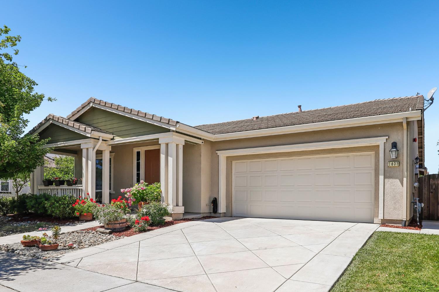 Detail Gallery Image 3 of 46 For 2032 Hunt St, Woodland,  CA 95776 - 4 Beds | 3 Baths