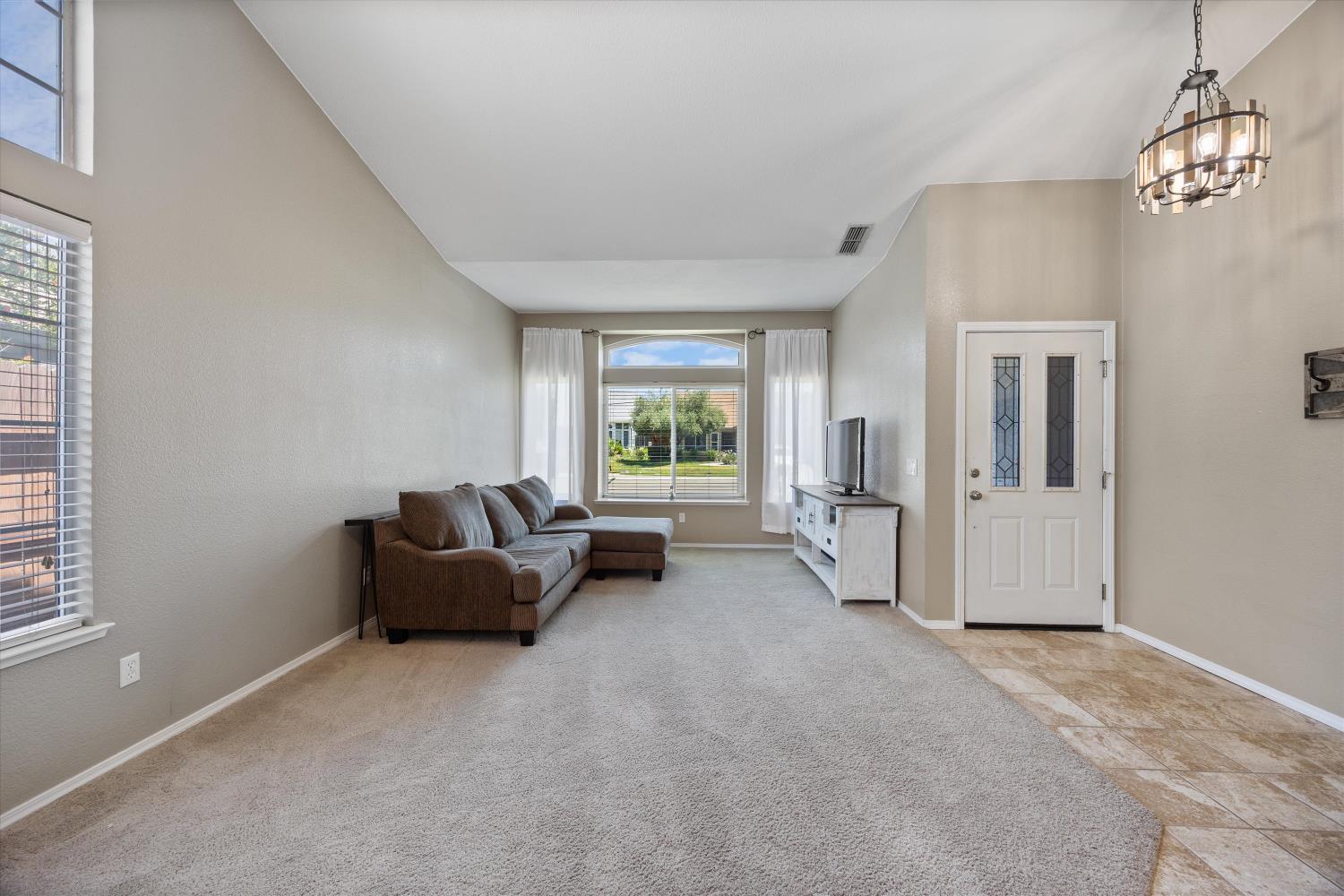 Detail Gallery Image 5 of 31 For 8345 Clear Corrie Ct, Antelope,  CA 95843 - 4 Beds | 2 Baths