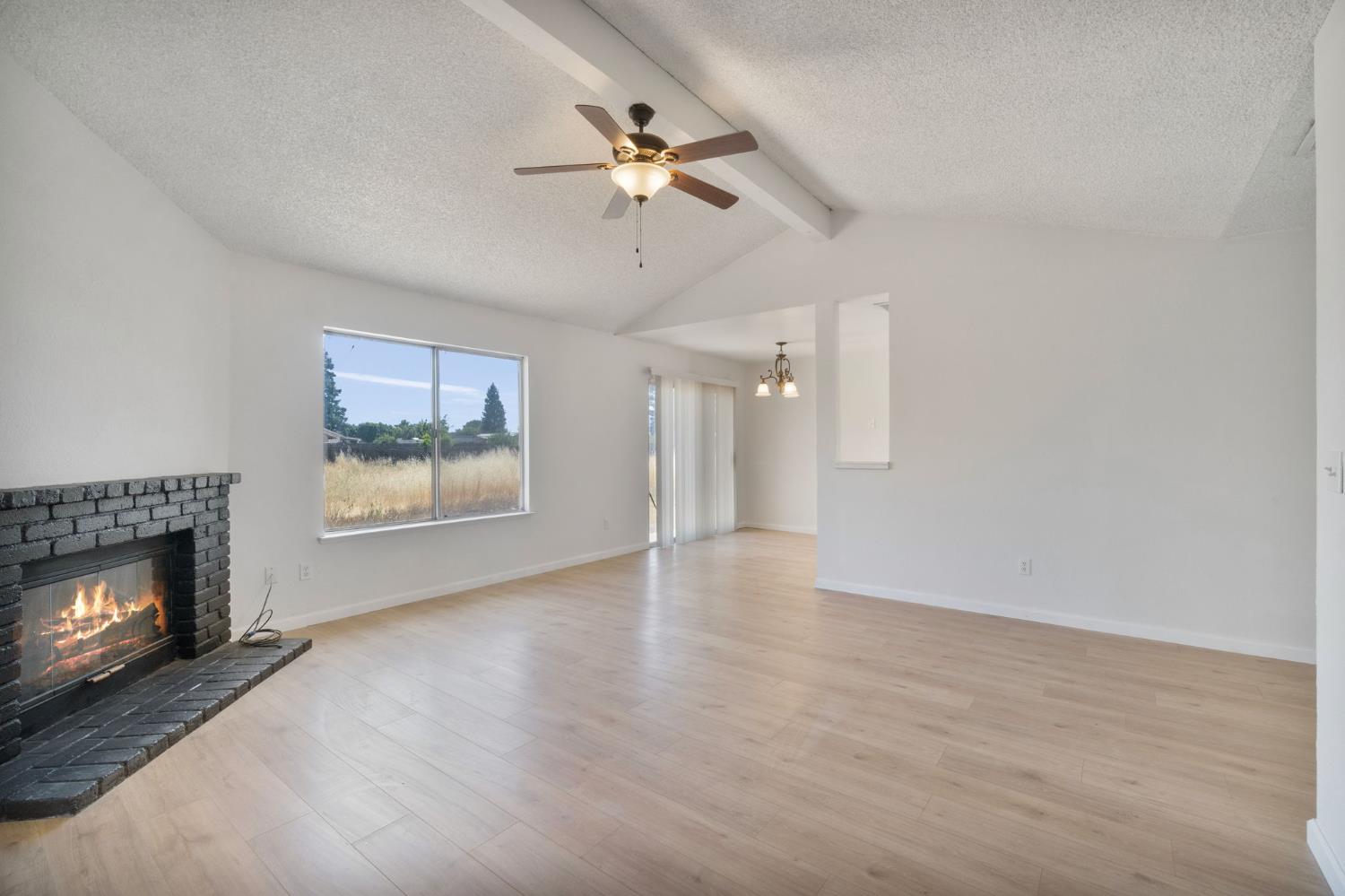 Detail Gallery Image 7 of 22 For 25732 Avenue 17, Madera,  CA 93638 - 3 Beds | 2 Baths