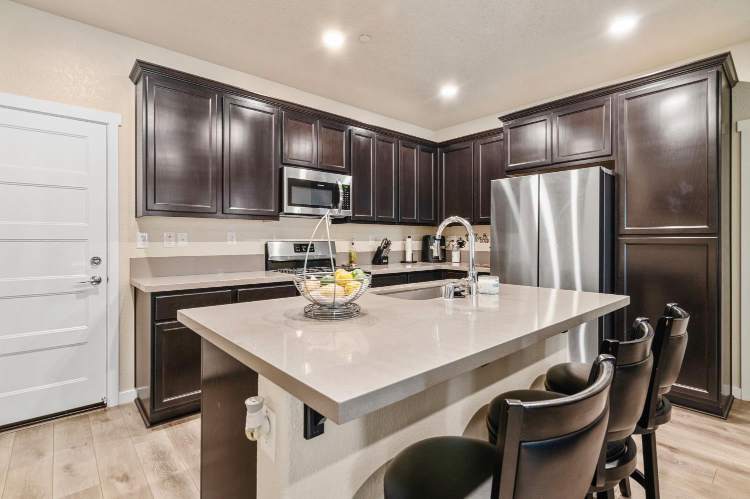 Detail Gallery Image 11 of 39 For 4242 Ocean Ln, Elk Grove,  CA 95757 - 4 Beds | 2/1 Baths