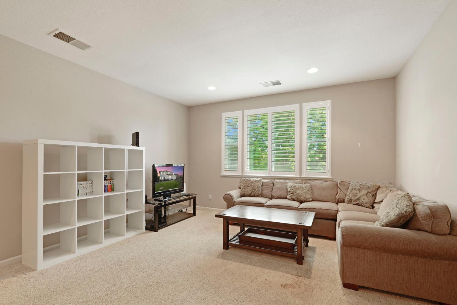 Detail Gallery Image 28 of 50 For 9734 Fall Valley Way, Sacramento,  CA 95829 - 5 Beds | 3 Baths