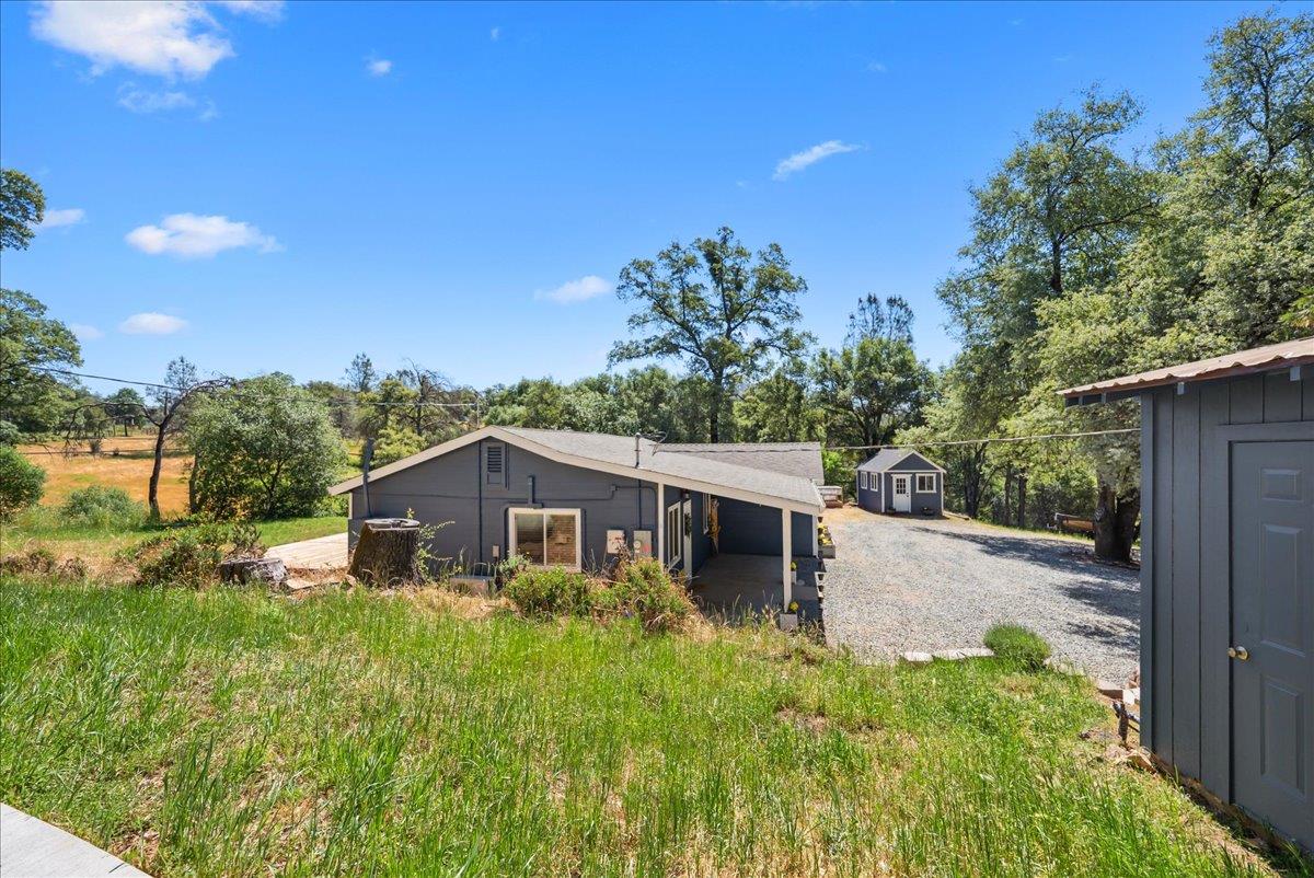 Pineapple Court, Grass Valley, California image 37