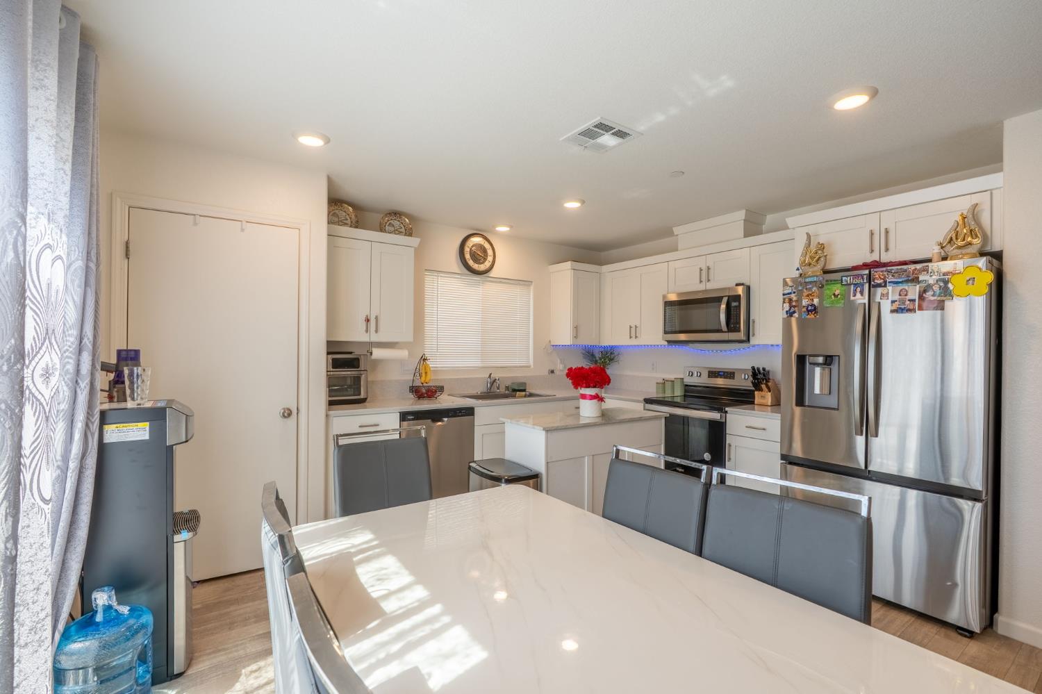 Detail Gallery Image 11 of 32 For 6421 Maple Leaf Ln, Riverbank,  CA 95367 - 5 Beds | 3 Baths