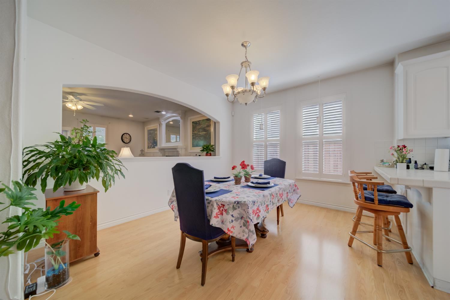 Detail Gallery Image 9 of 44 For 3543 Oak Shores Dr, Stockton,  CA 95209 - 3 Beds | 2 Baths