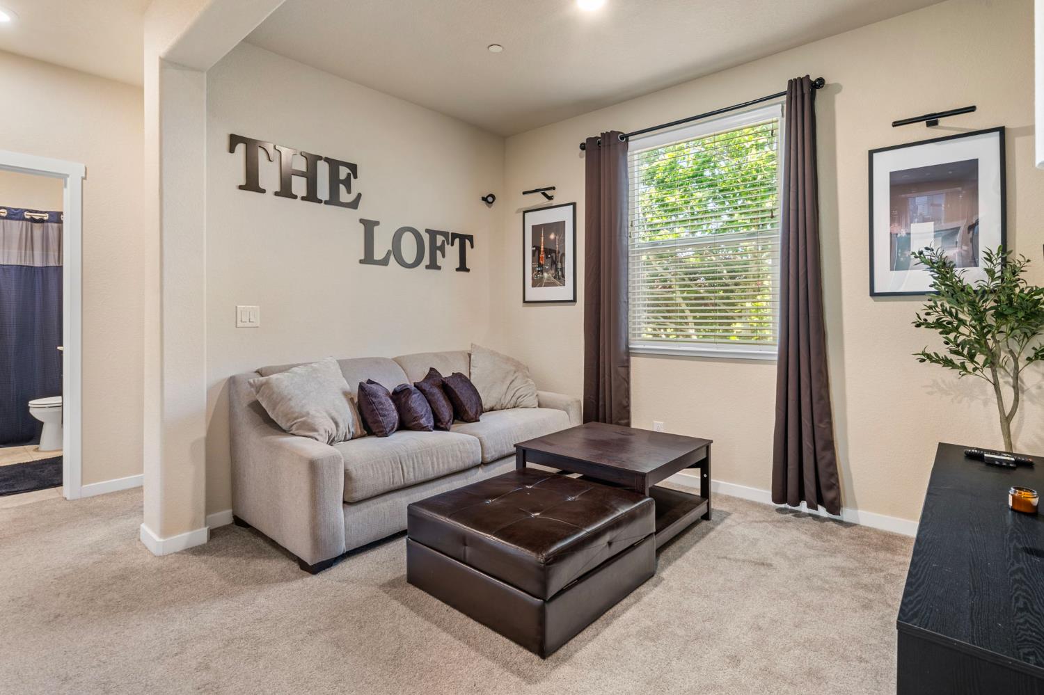 Detail Gallery Image 29 of 39 For 4242 Ocean Ln, Elk Grove,  CA 95757 - 4 Beds | 2/1 Baths