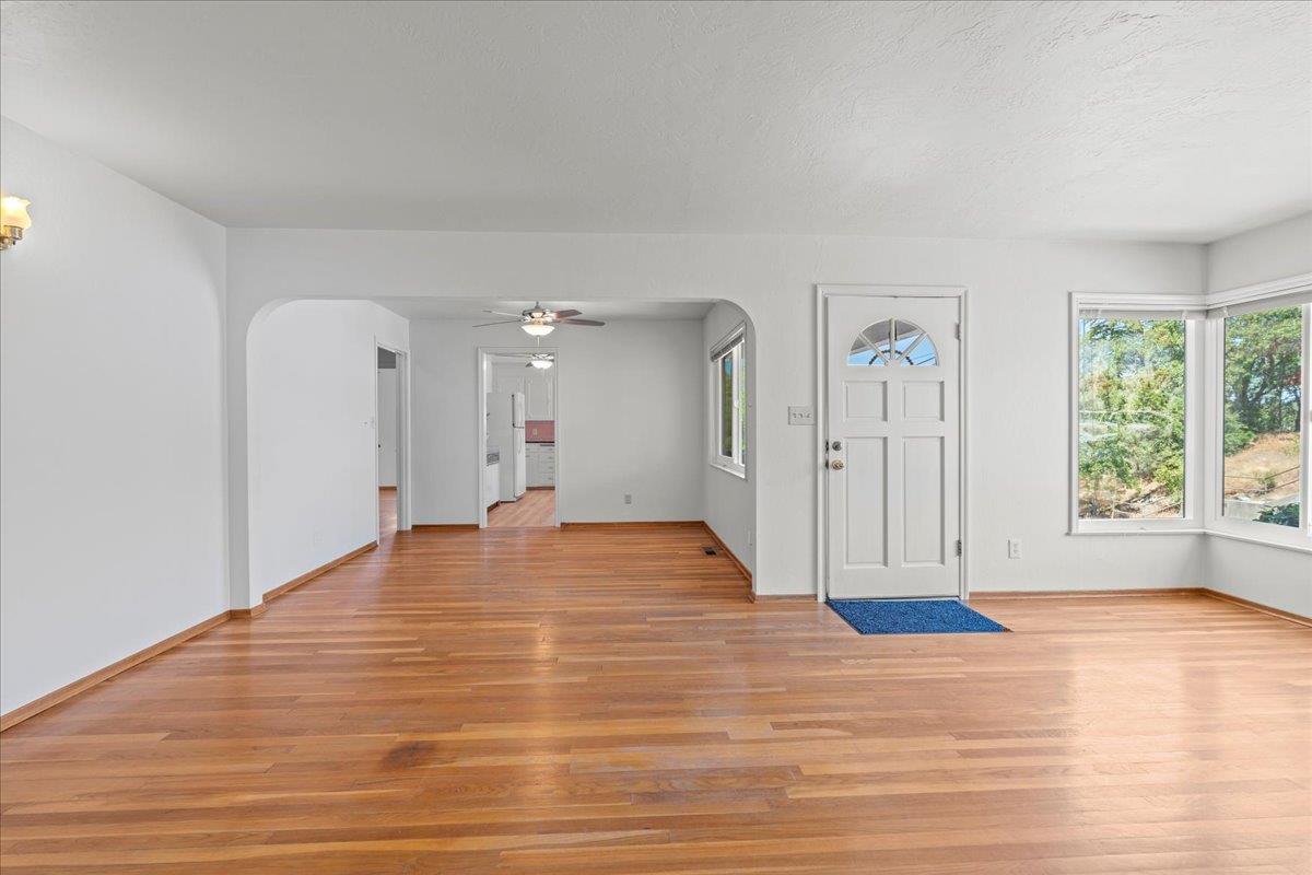 Detail Gallery Image 4 of 31 For 112 College Way, Auburn,  CA 95603 - 2 Beds | 1 Baths