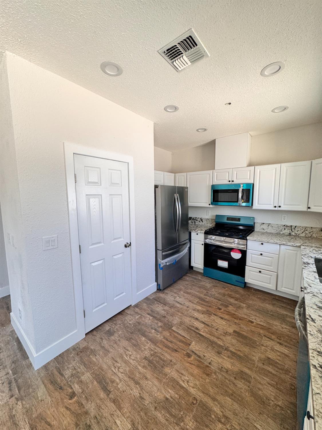 Detail Gallery Image 5 of 21 For 2374 Birch St, Live Oak,  CA 95953 - 3 Beds | 2 Baths
