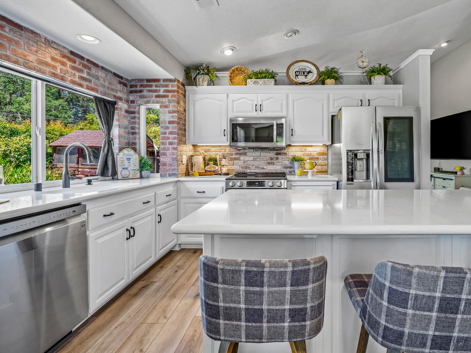 Detail Gallery Image 14 of 44 For 3400 Raben Way, Cameron Park,  CA 95682 - 4 Beds | 2/1 Baths