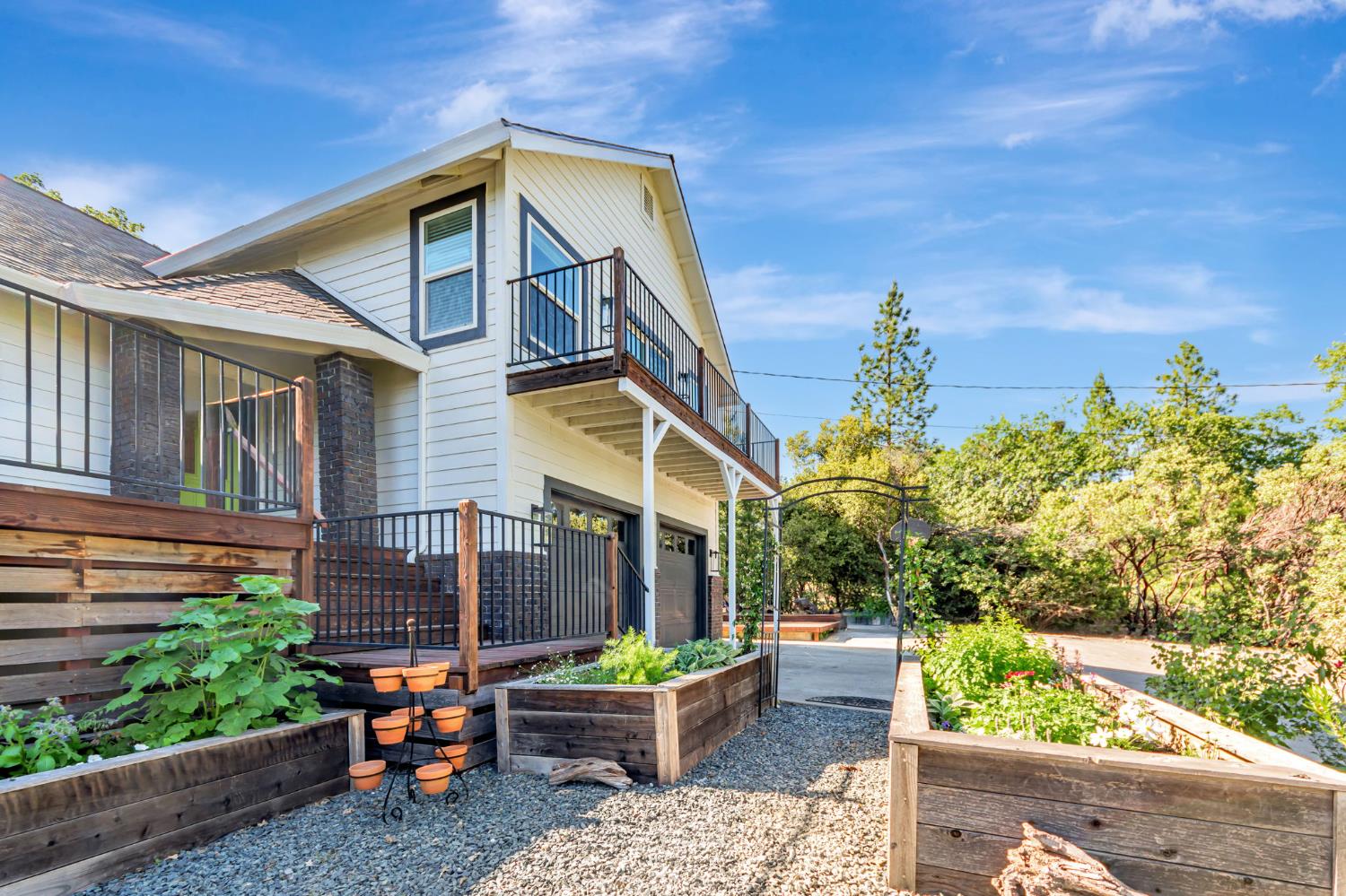Detail Gallery Image 4 of 85 For 305 Nob Hill Dr, Applegate,  CA 95703 - 4 Beds | 2/1 Baths