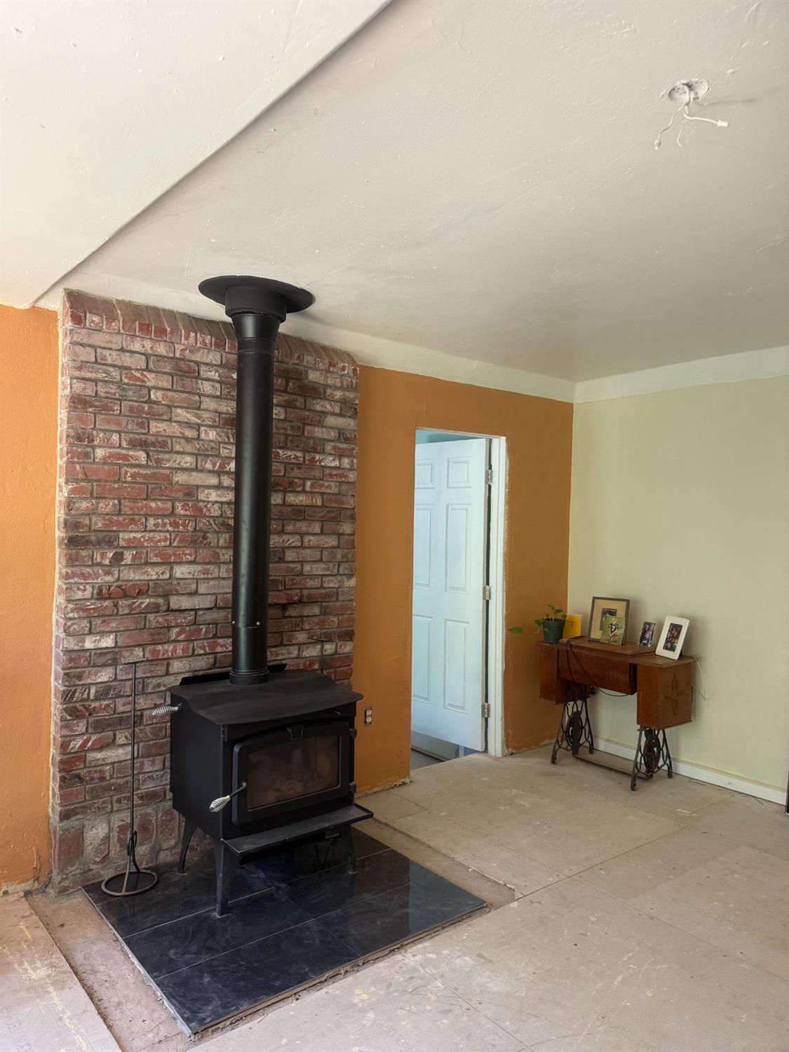 Detail Gallery Image 6 of 15 For 4080 Greenwood Road, Garden Valley,  CA 95633 - 4 Beds | 2 Baths