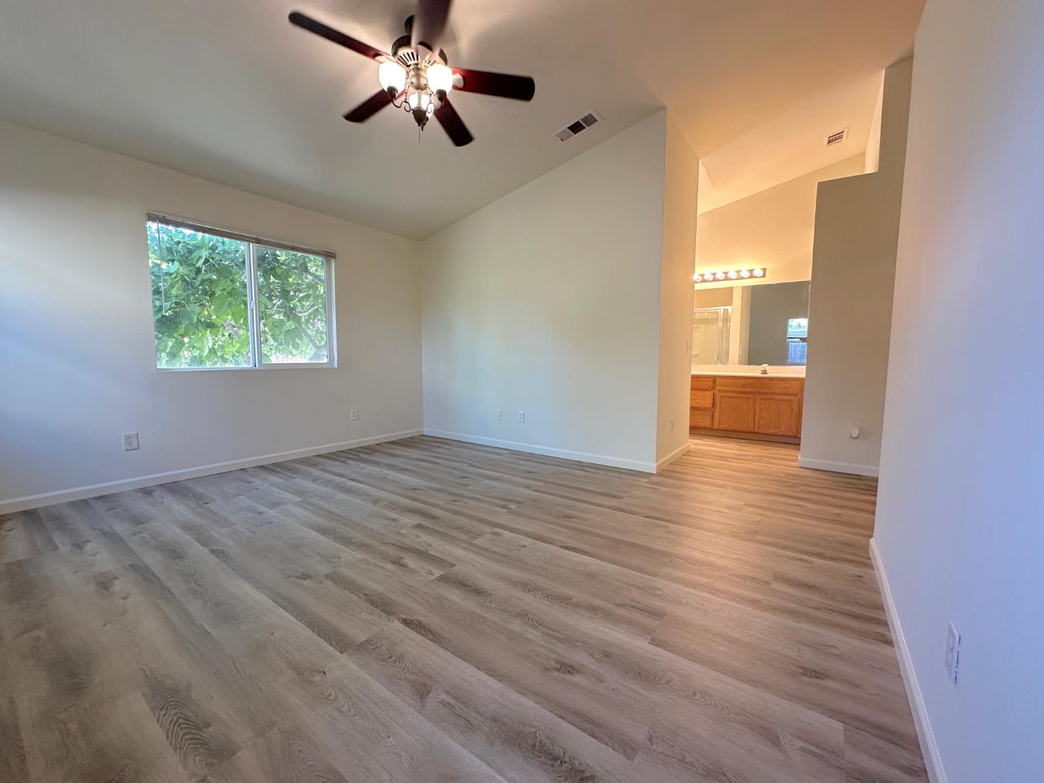 Detail Gallery Image 12 of 23 For 1696 Venice Cir, Stockton,  CA 95206 - 3 Beds | 2 Baths