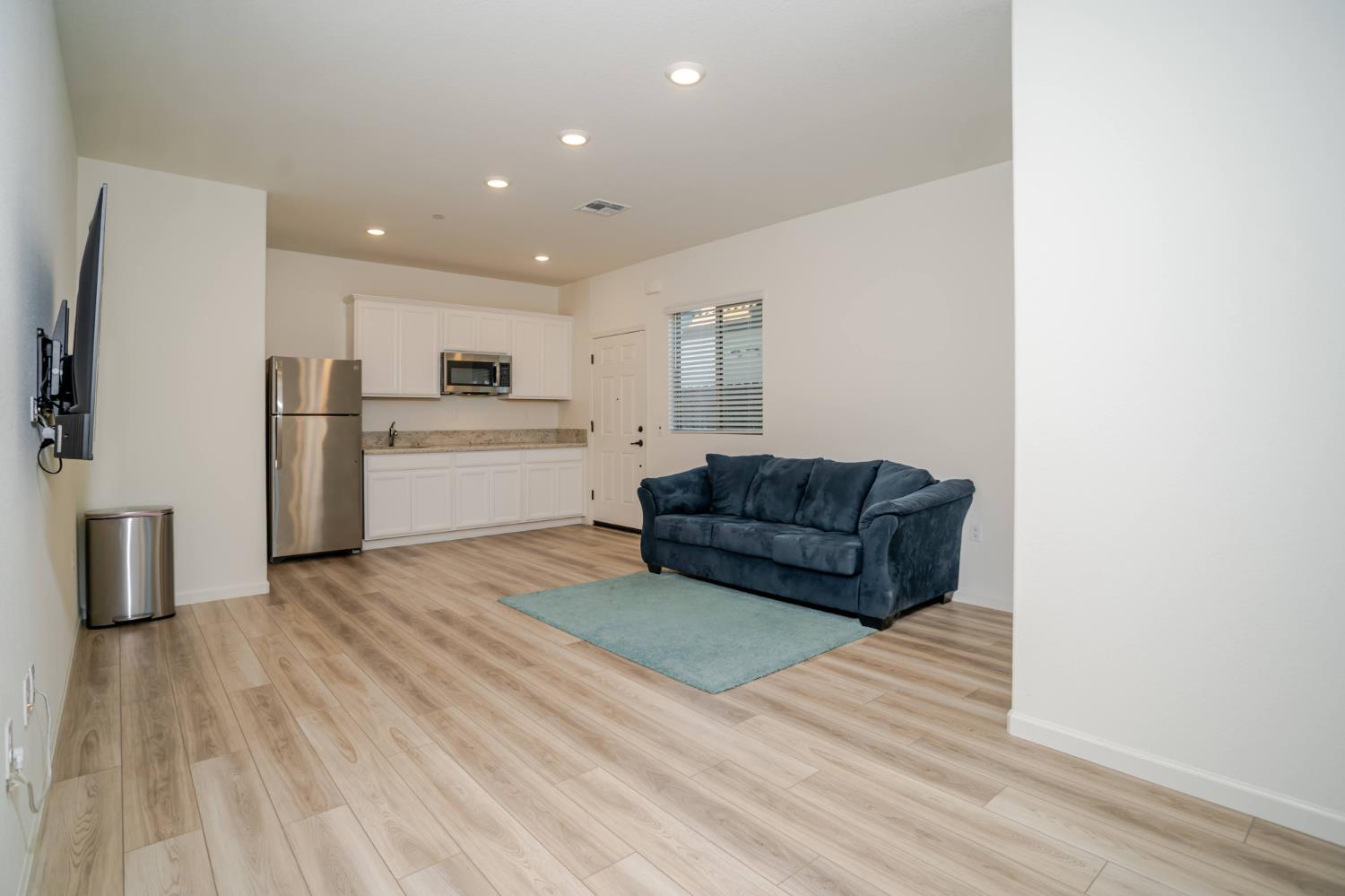 Detail Gallery Image 13 of 43 For 12808 Scholarly Way, Rancho Cordova,  CA 95742 - 5 Beds | 3/1 Baths