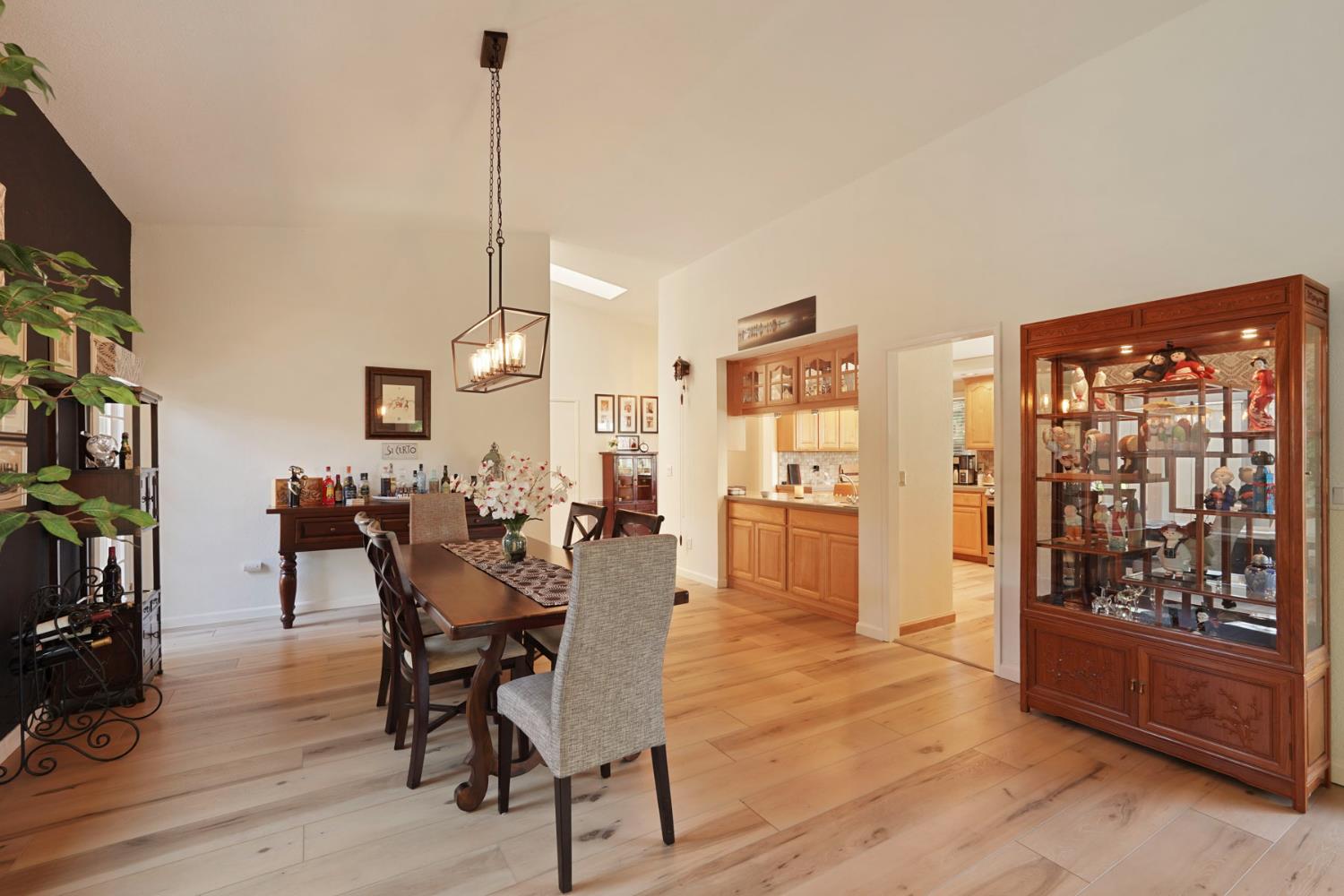 Detail Gallery Image 8 of 44 For 6200 Viewridge Dr, Auburn,  CA 95602 - 3 Beds | 3 Baths
