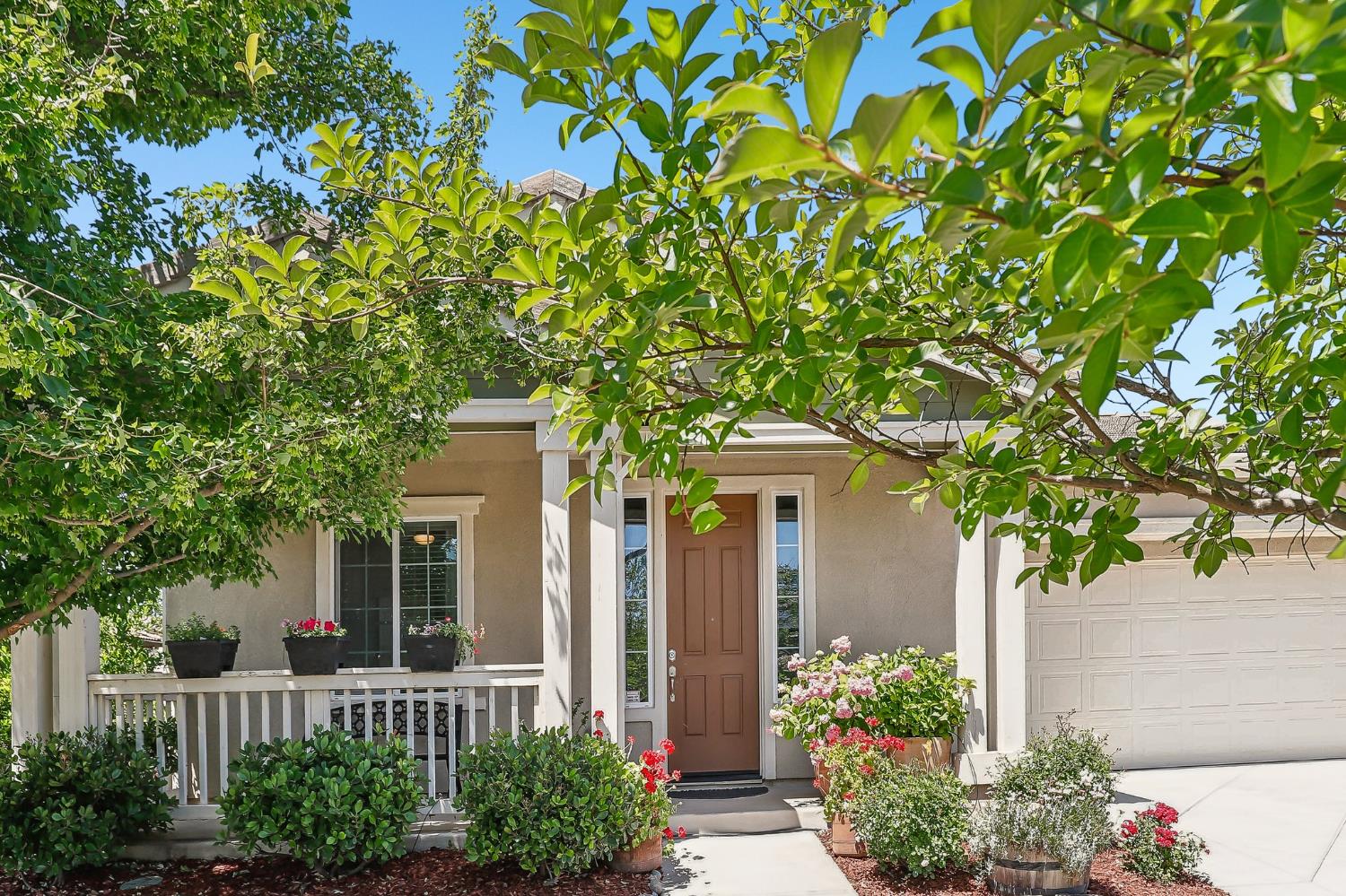 Detail Gallery Image 2 of 46 For 2032 Hunt St, Woodland,  CA 95776 - 4 Beds | 3 Baths