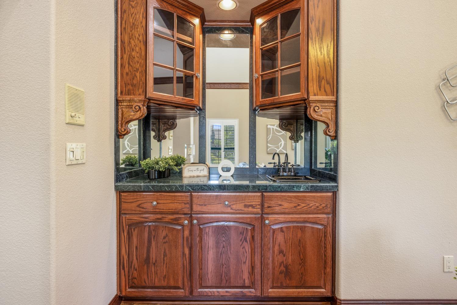 Detail Gallery Image 10 of 81 For 2410 Brittany Ct, Lodi,  CA 95242 - 4 Beds | 4/1 Baths