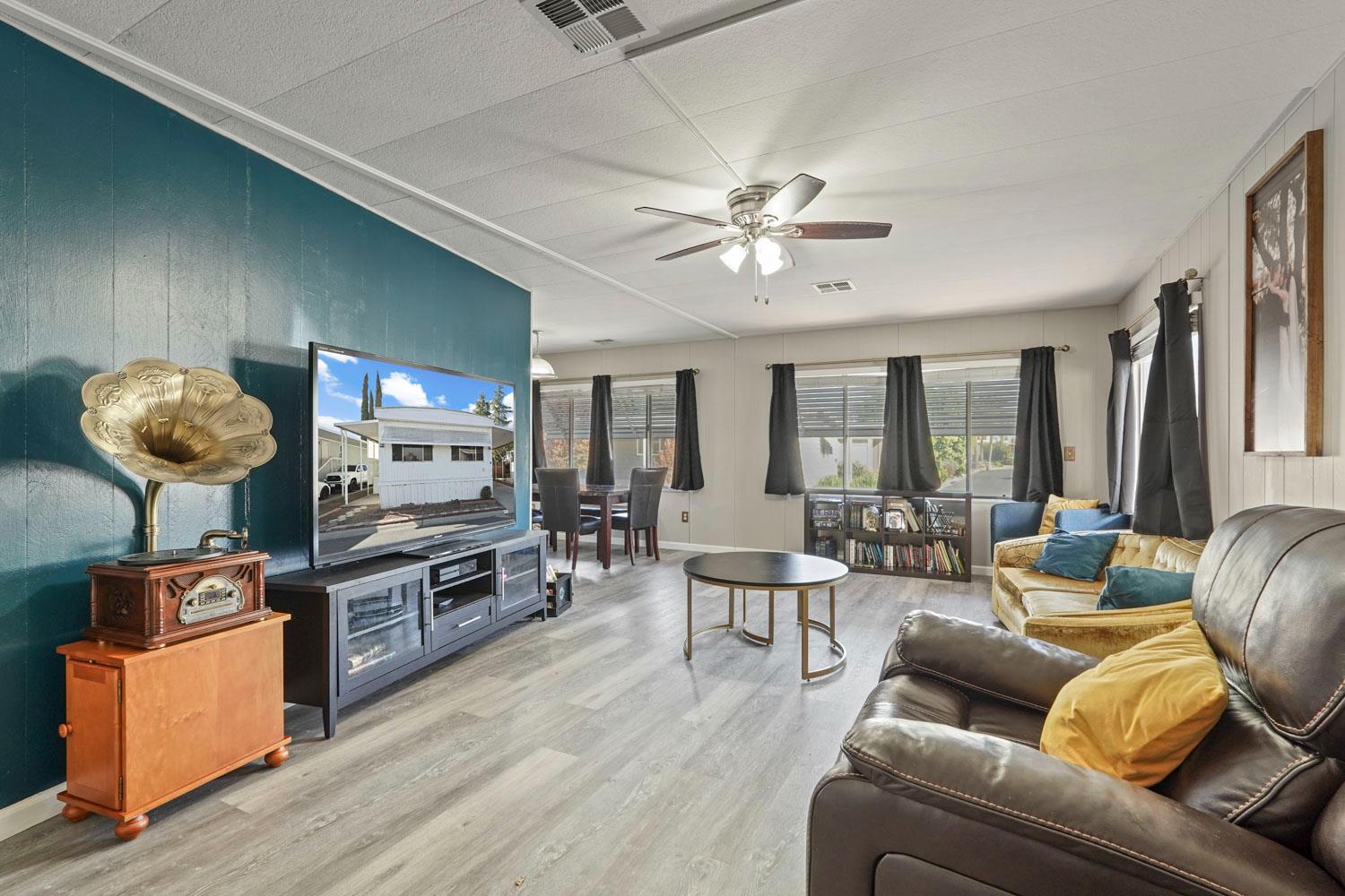 Detail Gallery Image 3 of 37 For 19690 N Highway 99 64, Acampo,  CA 95220 - 2 Beds | 2 Baths