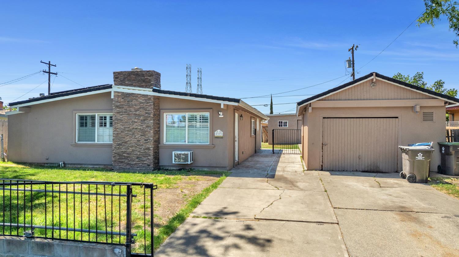Detail Gallery Image 1 of 23 For 2373 Lever Blvd, Stockton,  CA 95206 - 3 Beds | 1 Baths