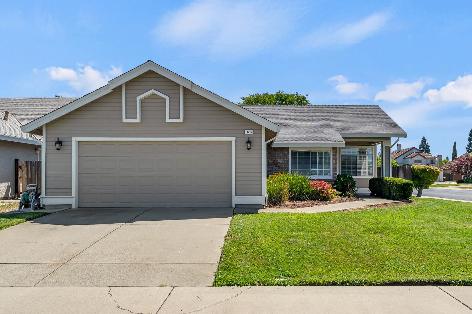 Detail Gallery Image 2 of 35 For 8825 Kepler Ct., Elk Grove,  CA 95758 - 2 Beds | 2 Baths