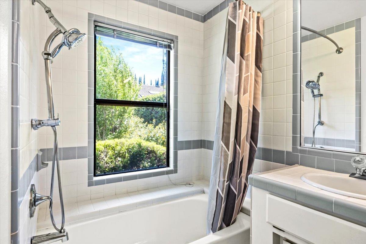 Detail Gallery Image 25 of 37 For 6544 Shadow Hawk Dr, Citrus Heights,  CA 95621 - 3 Beds | 2 Baths