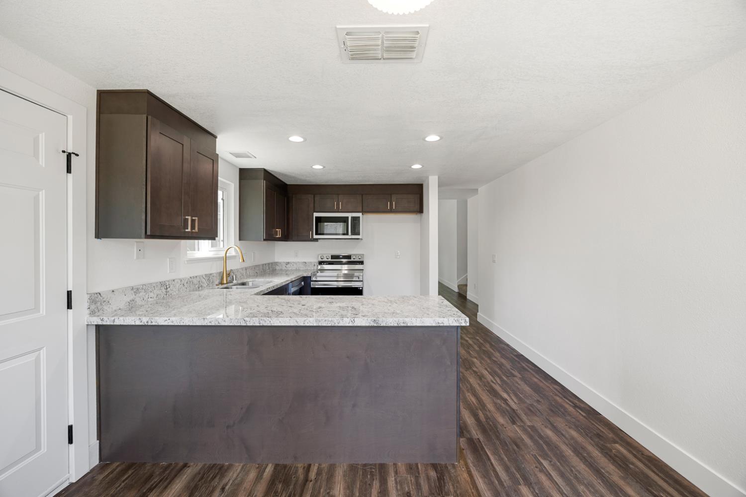 Detail Gallery Image 10 of 25 For 7226 Eminent Ct, Sacramento,  CA 95842 - 3 Beds | 2 Baths